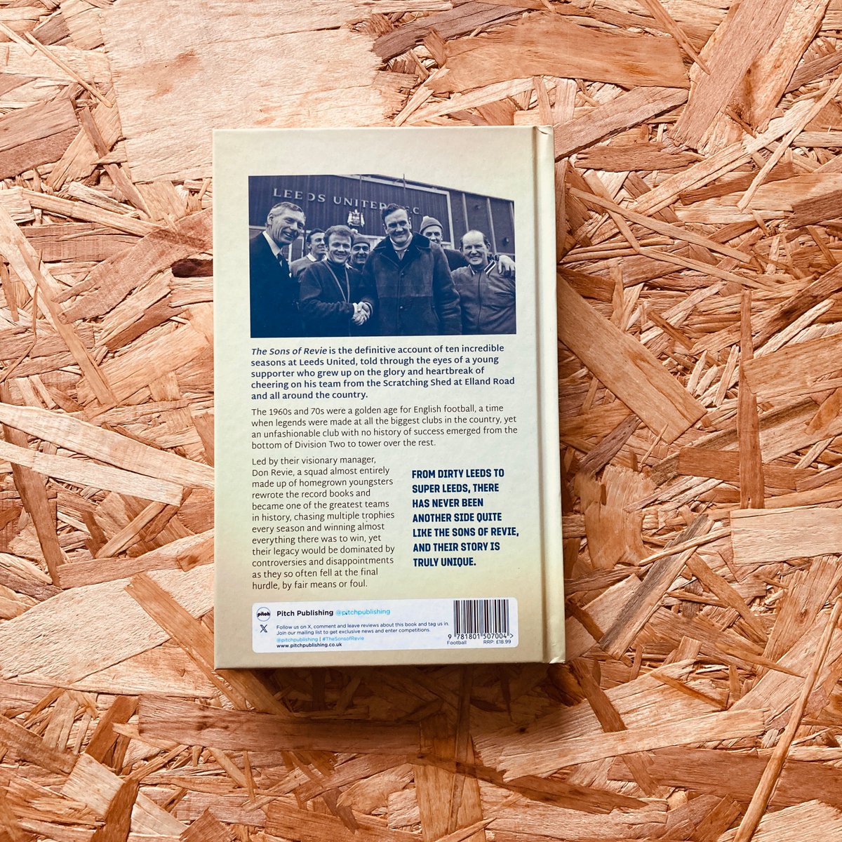 𝐍𝐄𝐖 | THE SONS OF REVIE by @roclufc
 
The definitive account of ten incredible seasons at #lufc from a supporter who grew up on the glory and heartbreak of cheering on his team from the Scratching Shed

@PitchPublishing @leedsthat

🛒 stanchionbooks.com/search?q=rocco…