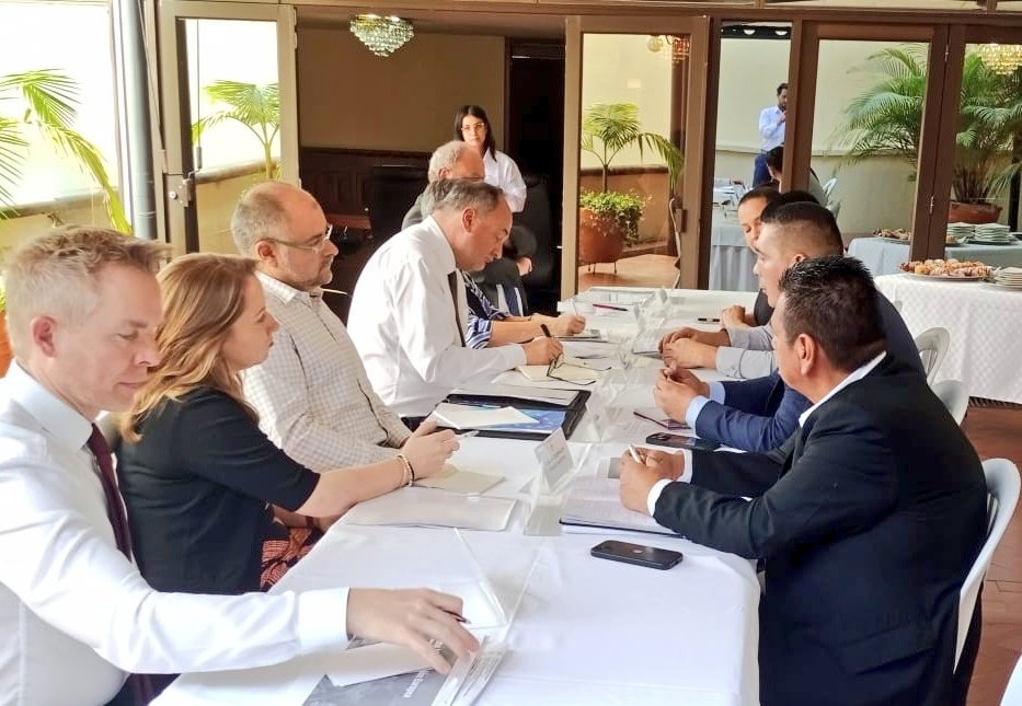 Continúa en Popayán nuestra misión #EquipoEuropa 🇪🇺🇦🇹🇧🇪🇮🇪🇳🇱🇸🇪. Conversamos con @GobCauca @OctavioGuzmanGu sobre una agenda de trabajo para promover paz y desarrollo económico en varias regiones del Cauca, sumando esfuerzos entre comunidades y actores públicos y privados. 🇪🇺🕊️🇨🇴