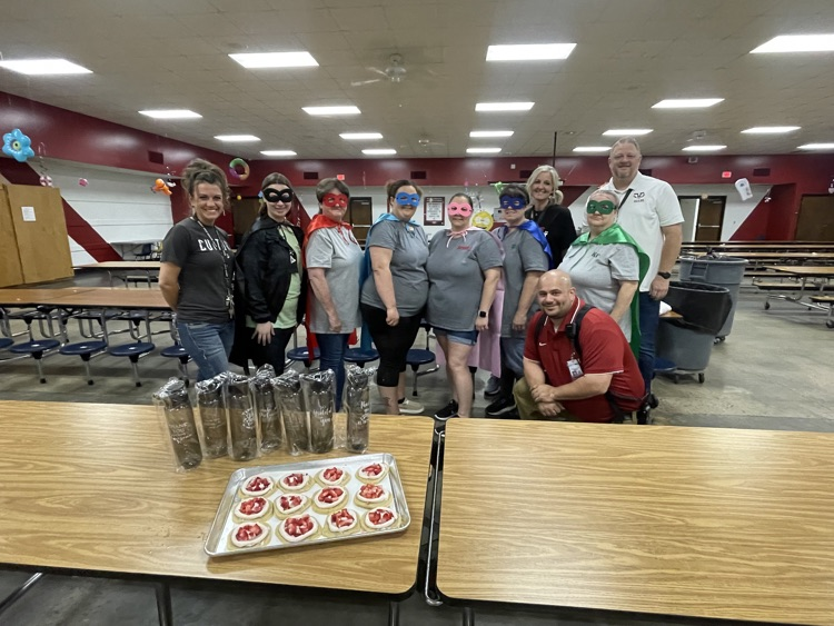 BeebeElementary's tweet photo. 🦸♀️ LUNCH HERO DAY 🦸♂️
#bbelem #bprd https://t.co/k5XZD8UwE8