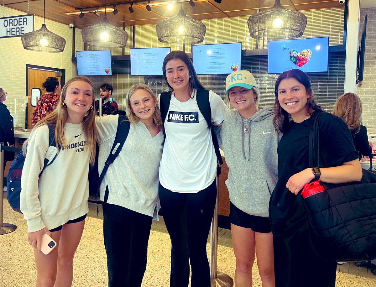 How awesome is this?!?! Met these KC Current players on our way to Chicago for our @ECNLgirls game! Thank you for taking a picture with us!!! ⚽️🥅💥💪🏼 @jordansilkowitz @izzyrodriguezzz @alexaspaanstra @BrittanyLynne @PatrickMahomes @cdlong97 @AthleticsKC @LILYCAMPBELL23