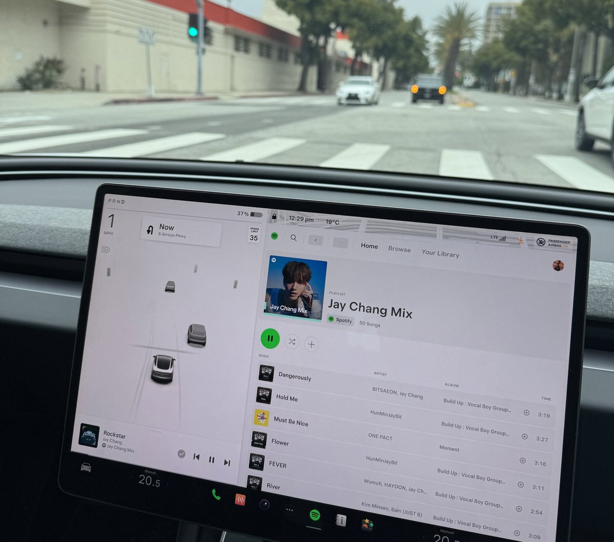 onepxct's tweet photo. converting this tesla owner to a jay chang listener #streamrockstar https://t.co/zEW5ZLE3gS