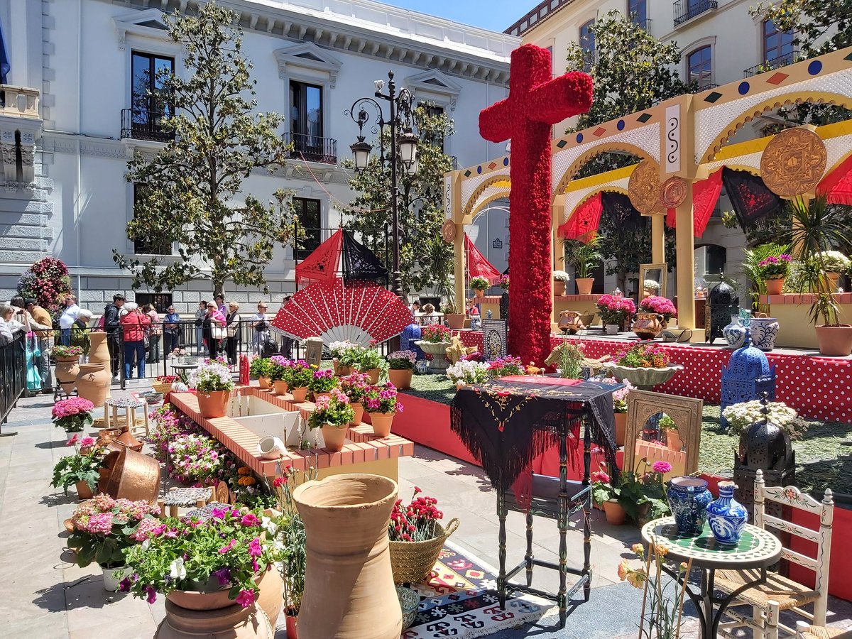 Alvaro_Arque's tweet photo. #DíaDeLaCruz #Granada https://t.co/dhU68660yv