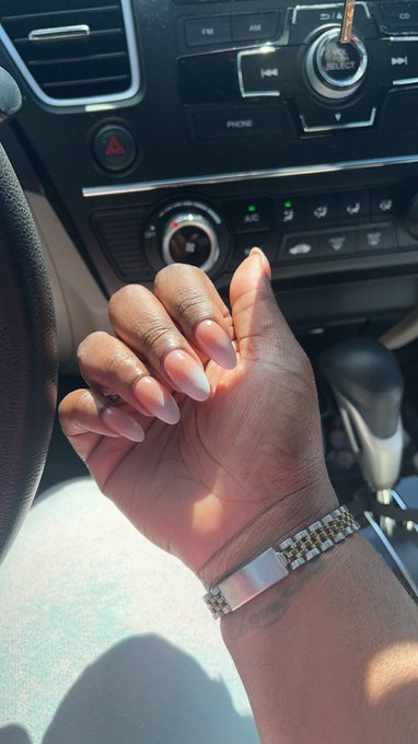 C h e l l e 🍓🤍