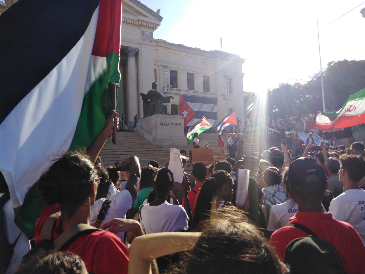 Los estudiantesy trabajadores del <a href="/ISRICuba/">ISRI Cuba</a> junto al <a href="/CubaMINREX/">Cancillería de Cuba</a> en el mitin de solidaridad con el pueblo Palestino y los estudiantes estadounidenses en la escalinata de la <a href="/UdeLaHabana/">Universidad de La Habana</a>.

#FreePalestine
#PalestinaLibre
#OrgulloISRI
#DeLaTallaDeRoa