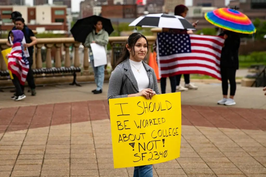 The U.S. Department of Justice says it will sue the Reynolds administration if the state attempts to enforce its new immigration law. Both Iowa law enforcement and immigrant rights advocates have spoken out against SF 2340, set to go into effect July 1. littlevillagemag.com/doj-will-sue-r…