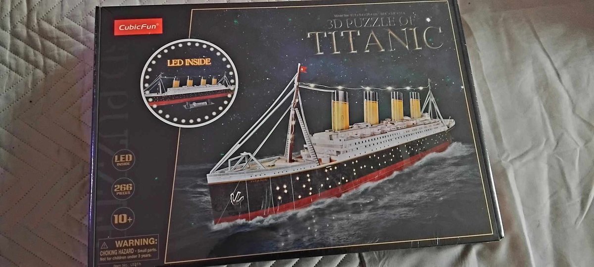 2 of 5 of todays purchases, I like the film and my mum loved it. It has a lighting kit in to put inside so it looks like theres lights on in the cabins. I'm excited to start this. Has it's own display stand to. #titanic #3dpuzzle #smythstoys