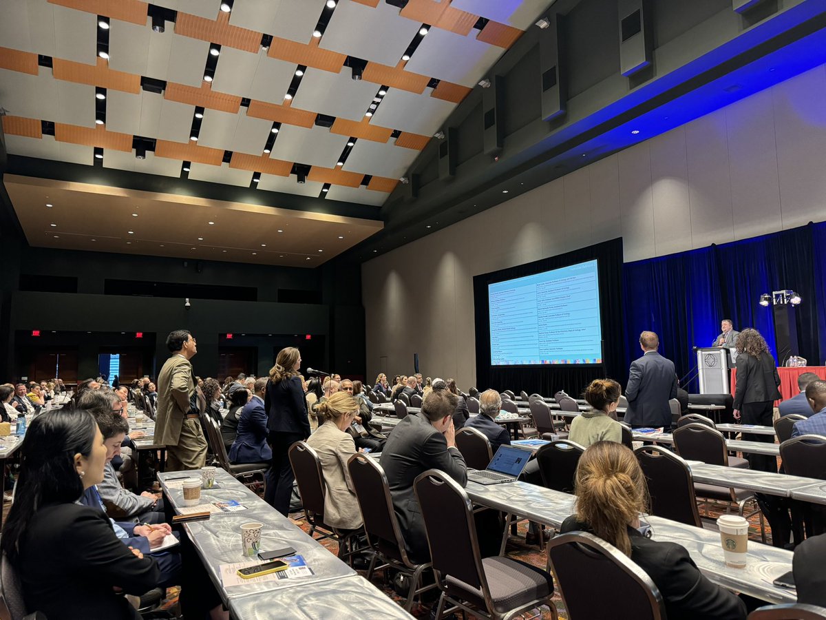 Robust audience filling the seats, #SUFU24 at #AUA24. Did you know a new @AmerUrological/@sufuorg Idiopathic #OAB Guideline was just published👍🏻 for 2024? Find it online. auanet.org/guidelines-and… @AnnePCameron @DavidGUSCFPMRS @qclemens1 @KKseattle @NityaAbraham @PelvicMedicine