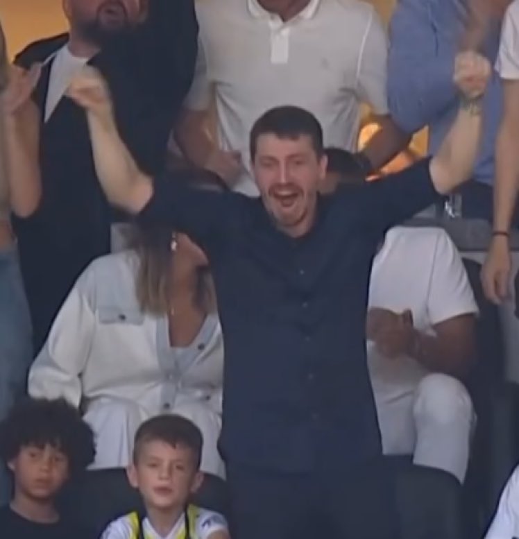18 saniye kala Fenerbahçe son topu kazandı. Mert Hakan Yandaş'ın sevinci.