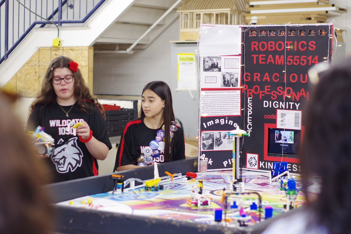 team3161's tweet image. What an amazing event! 

Today our team hosted the 2024 HCDSB FLL Tournament at Holy Trinity Catholic Secondary School. Thanks to all the participating teams, organizers, and volunteers 💛

#outreach @hcdsbsteam @HolyTrinityOak @CANFIRST #first #firstrobotics #frc #robotics