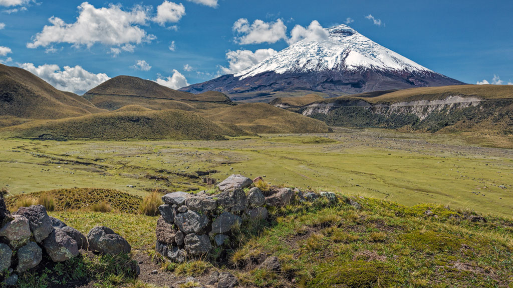 The perfect cone shape of the #Cotopaxi #volcano at Salitre hill #Ecuador 
'Of all the colossal peaks in the Andes, Cotopaxi has the most beautiful and regular form' - Alexander Von Humboldt (1802) bit.ly/4b0qtpj
#landscapephotography #naturephotography #fineartforsale
