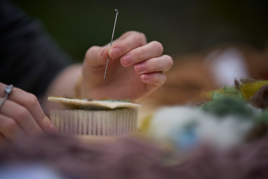 We have a handful of spaces left on some of our Hobby Weekend workshops. Try out yarn dying or flower arranging on Saturday or learn the basics of beading or wet needle felting on Sunday. Book your place on one of these small classes for just £14/15 here rhs.org.uk/gardens/rosemo…