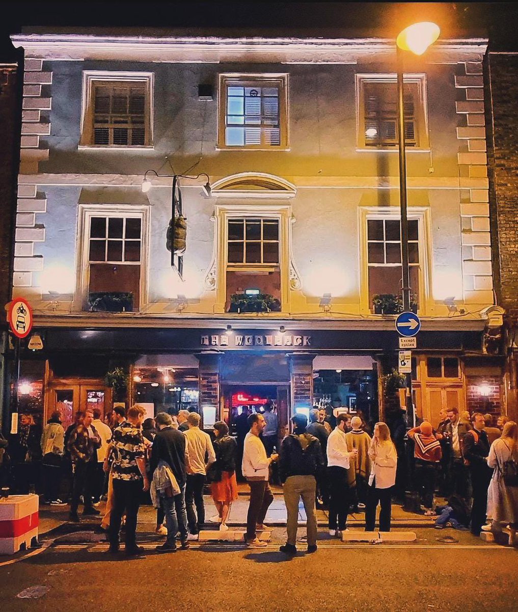 Gather ‘round, rain or shine, the pub’s open for good times! 🍻☔ #RainyNights #PubLife #bermondseystreet #fridaynight #evening #