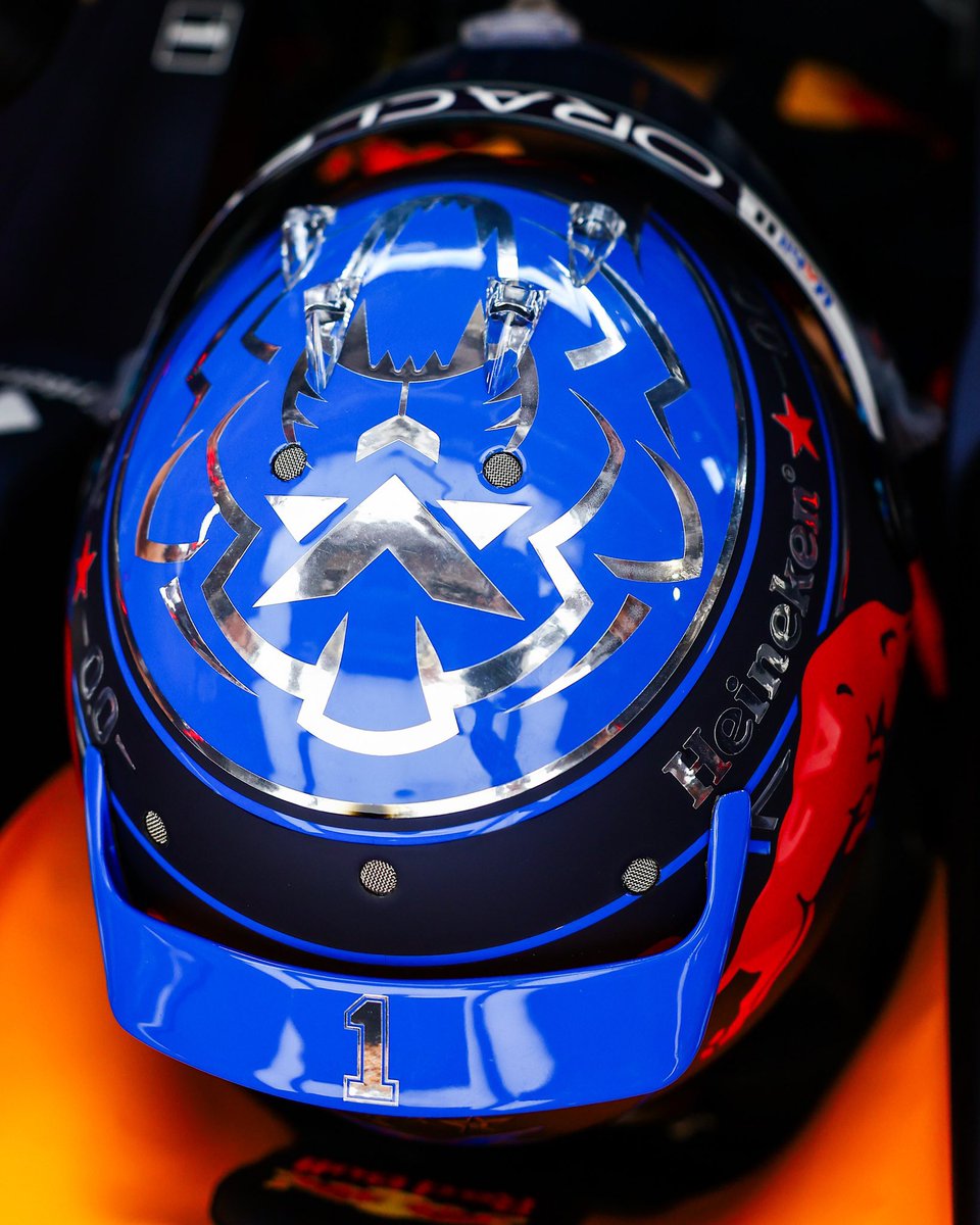 #F1 Vean al detalle el casco con nuevo diseño que Max Verstappen está usando en el #MiamiGP. Para mi gusto, de los mejores que le vi al campeón mundial 🏁