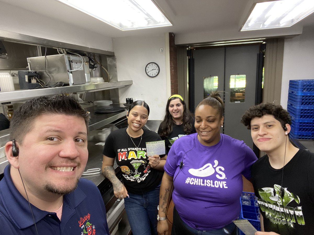 Two ATLs for Deja and Danny. Deja for giving us a great FOH setup on Wednesday and Danny for delivering Food and Drink Perfection! Thank y’all! @GumpMike @shelliwolf #Chilis #Chilis3ForMeRescue  #🌶️