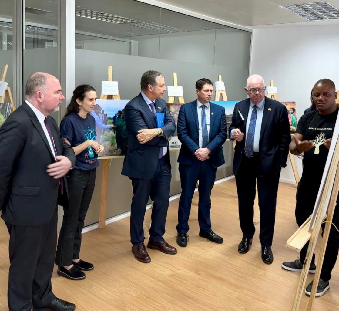 JCFAD met with 🇮🇪 & 🇲🇿 staff working at the Peace Process Secretariat in Maputo. @CharlieFlanagan TD congratulated 🇲🇿 on its achievement of completing the demobilisation & disarmament of 5221 combatants & the ongoing work on reintegration & reconciliation for sustainable peace.