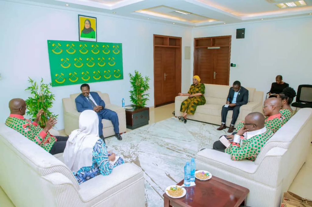 Ce 03 mai 2024 à Dar es Salam, le Secrétaire général du @CnddFdd Très Hon. Révérien Ndikuriyo a rencontré son homologue du Parti @ccm_tanzania Dr. Emmanuel John Nchimbi. Leurs échanges ont porté sur le renforcement de la coopération et des liens fraternels entre les deux Partis.