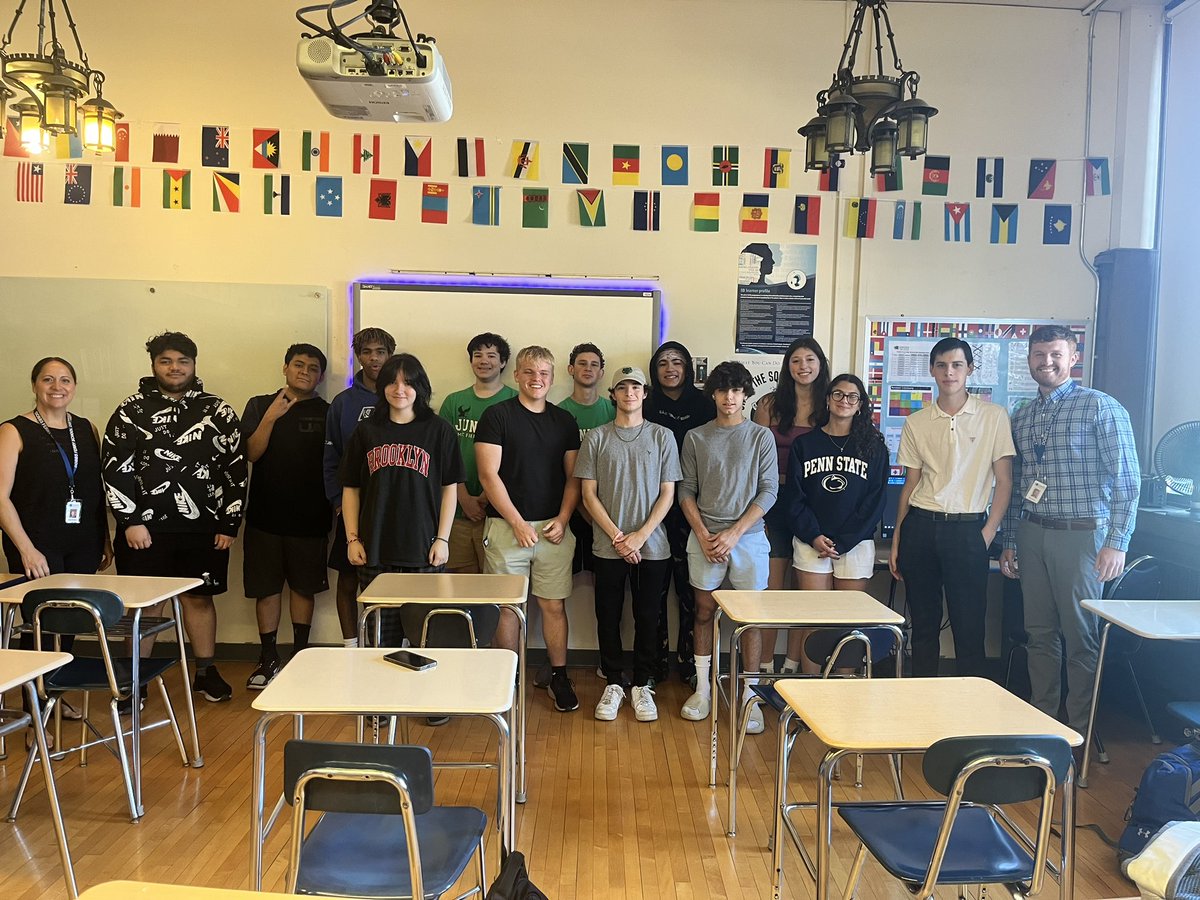 Congratulations to the Seniors on finishing their last day of school today! Such an amazing group of kids and I couldn’t have asked for a better group as a first year teacher last year.  Good luck to the class of 2024 on their future endeavors. #USHistoryCrew #canweplayheardle