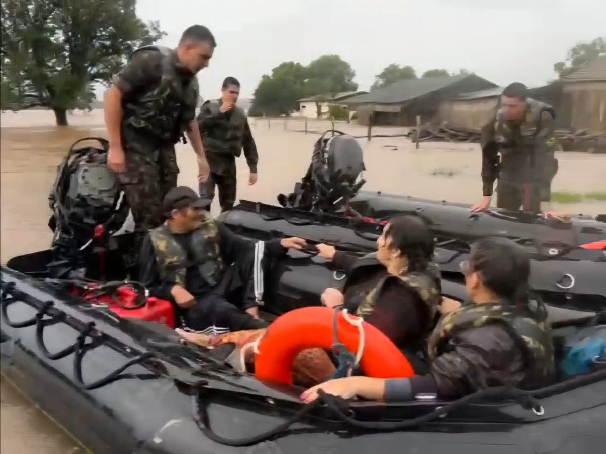 Military police and Brazilian army saving lives for days