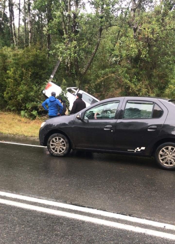 erchiloe's tweet photo. 𝗨́𝗟𝗧𝗜𝗠𝗢 𝗠𝗜𝗡𝗨𝗧𝗢 🚨 𝗤𝗨𝗘𝗜𝗟𝗘𝗡
Unidades de emergencias se dirigen al sector #Agoni
⭕ Preliminar: colisión vehícular
𝗣𝗥𝗘𝗖𝗔𝗨𝗖𝗜𝗢́𝗡 🚧
📷 https://t.co/KYyrXh0Uyl
@TTILosLagos @pera334 @carlosserey @queilencl https://t.co/L56B38nftd