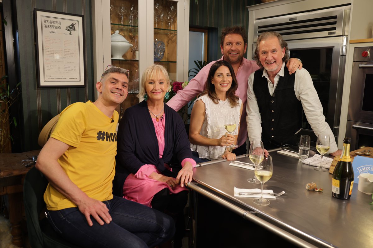 👉@jamesmartinchef is joined in his kitchen tomorrow by newsreader @lucrezianews and there are recipes from chefs @chefpaulrankin and @LWCookerySchool  and bank holiday weekend cocktails from @MerlinFDC4! 9.30am @ITV