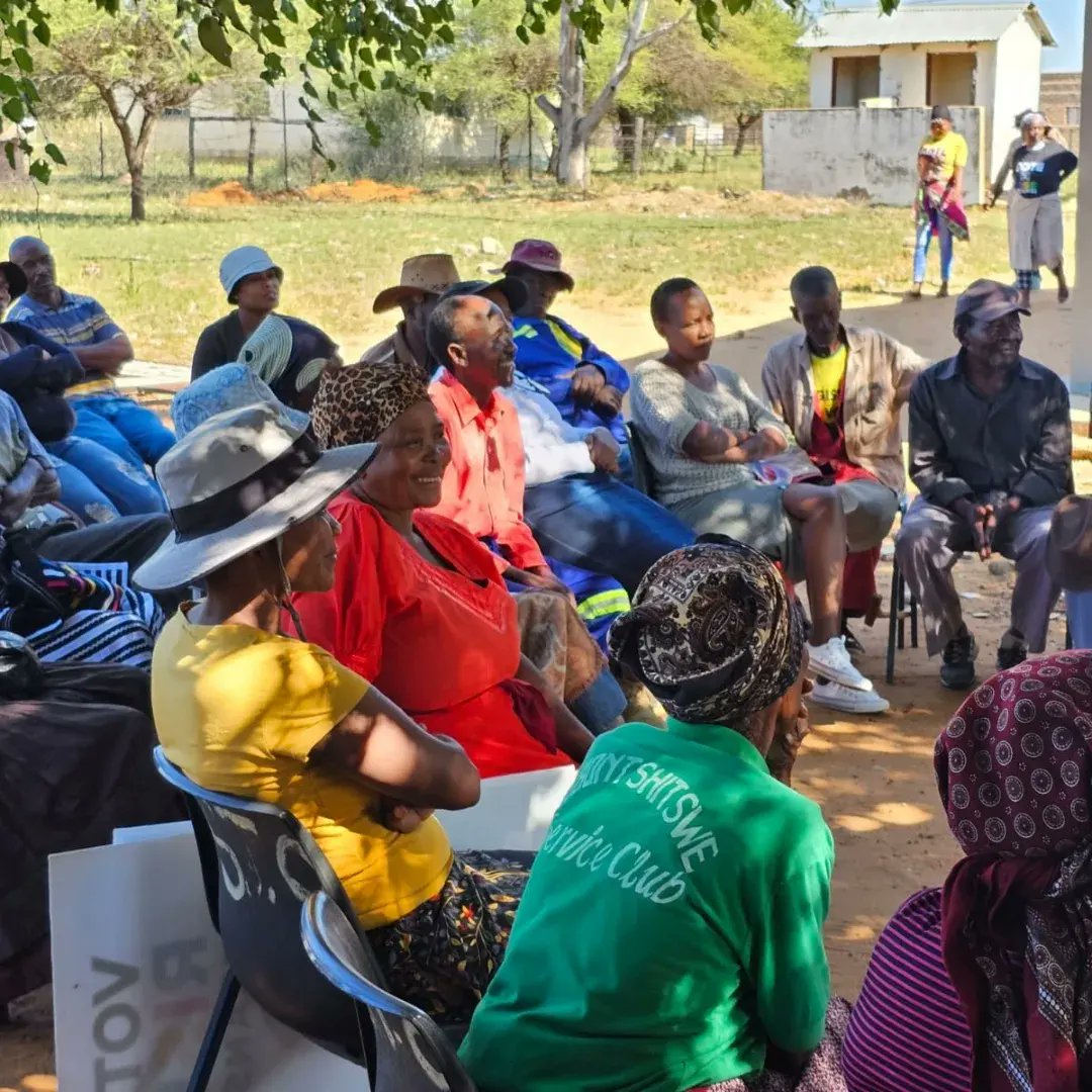 Yesterday, I attended a series of Community Meetings in Mahikeng along with the National Leader Songezo Zibi, Chief Organiser Makashule Gana, and Provincial Convener BigBoy Moagi. 

Mahikeng agrees that we need new leaders.

@riseformzansi 
@risemzansi_nw

#WeNeedNewLeaders