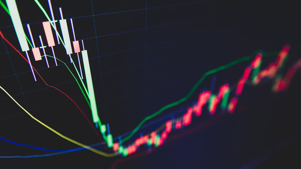 AFTERNOON MARKET RECAP: Soybeans, wheat rake in end-of-week gains. Corn prices finish with mixed results in Friday’s session. Full commentary: farmprogress.com/markets-and-qu…