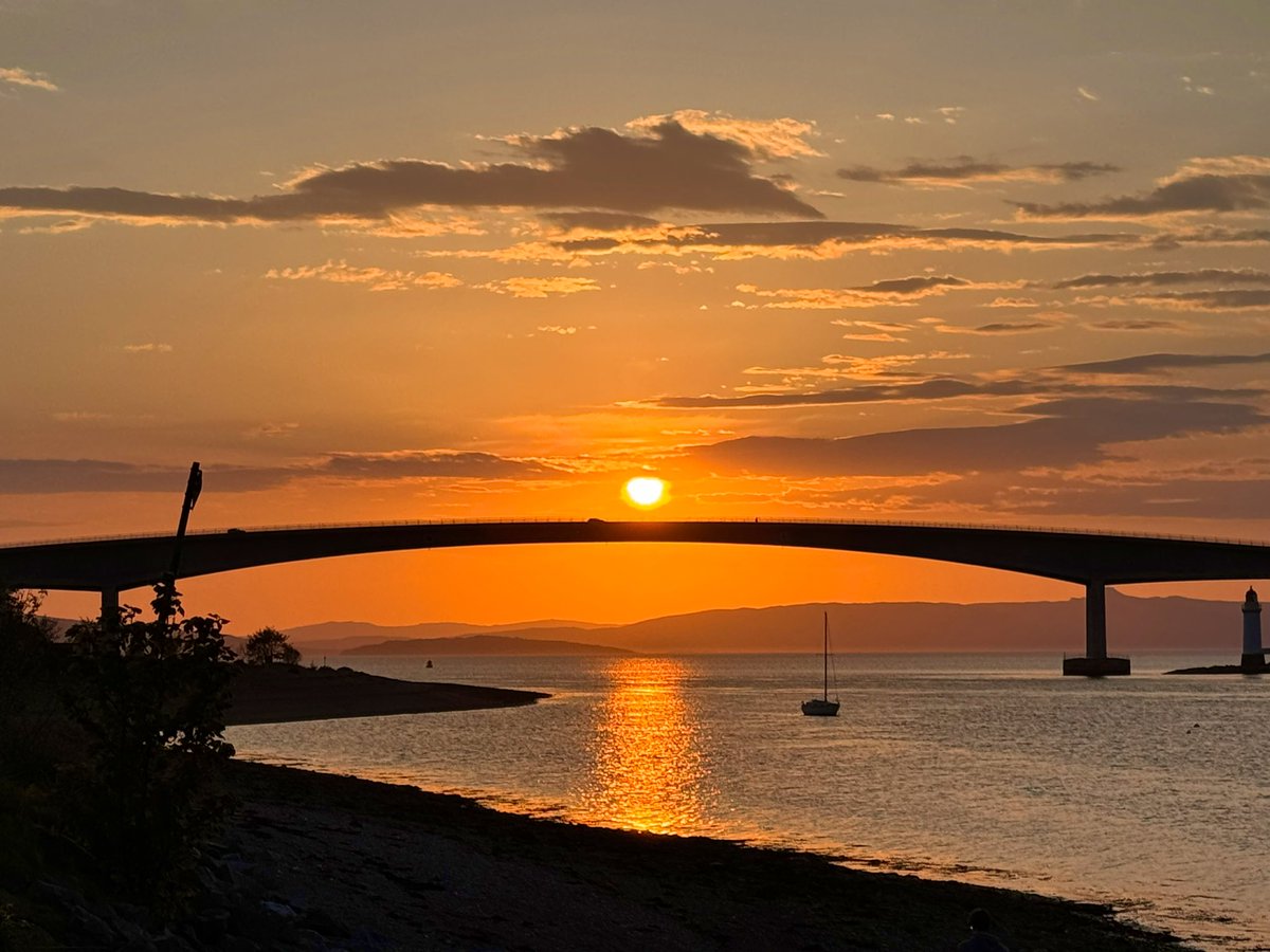 Skye Bridge sunset - Kyleakin, Isle of Skye #Scotland 03/05/24 @angie_weather @StormHour @ThePhotoHour @VisitScotland @SeanBattyTV @carolkirkwood @bbcweather @stvweatherwatch @krobertsonitv