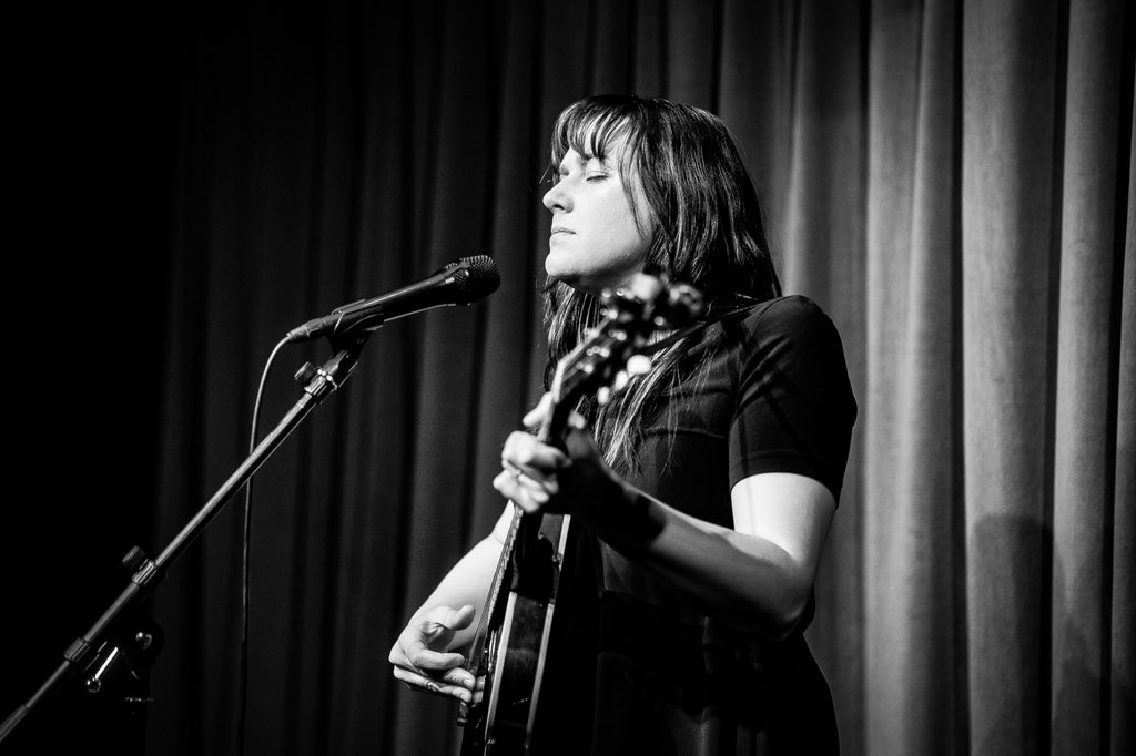 This is me right in the sad-zone of my first half @Everymanchelt I’m not gonna lighten the mood for the second half! These guys are fab and they like a sad song or too 🤍 @corinhayes #independentartist #indiefolk #indiefolkqueen #vinyls #josienneclarke #newalbum #tourdates