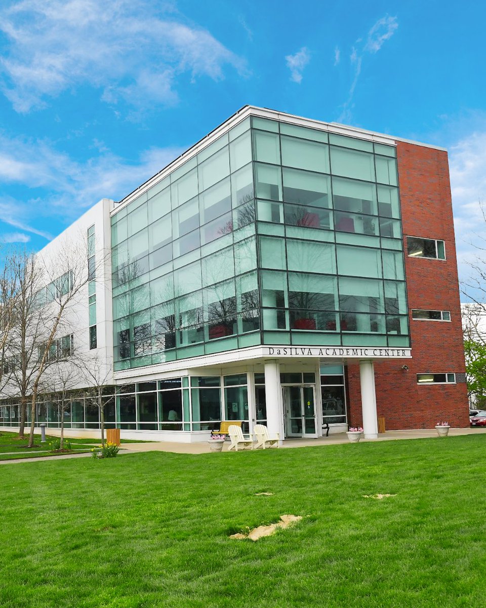 🚨 REMINDER for our Staten Island alumni: May 10 is the Spring Fest Closing Ceremony. 🌷 Walk the grounds of your former campus for a celebration in honor of @stjohnssi. 🎓 Tickets include a food truck voucher, refreshments, live music, & games: bit.ly/StJohnsSISprin…