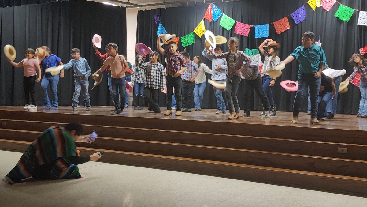 Amazing grade level performances for the Cinco de Mayo show @OrangeGroveAISD @Jldiaz_1 @MrsLemings1 #bilingual #biculuture #biliteracy