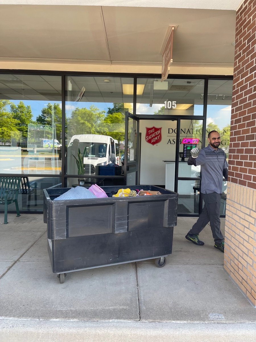 We dropped off ⭐️ 15 ⭐️ bags of clothes 👗👕👖 to the Salvation Army today, we couldn’t have done it without you! Thanks Fitwize families! 👏

fitwize4kids.com/ashburn
#fitwizeclothesdrive #springcleaning #salvationarmy #fitwize4kidsashburn