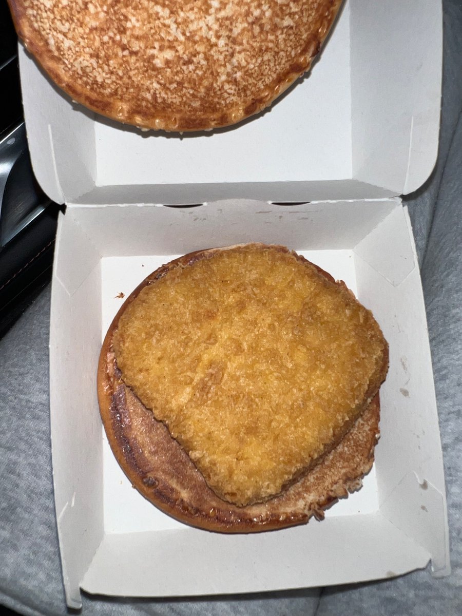 JJbent29's tweet photo. @McDonalds just bought a mc chicken sandwich meal and they’ve put a mayo chicken bit of chicken in there ?!!! https://t.co/zpAOtYaff2