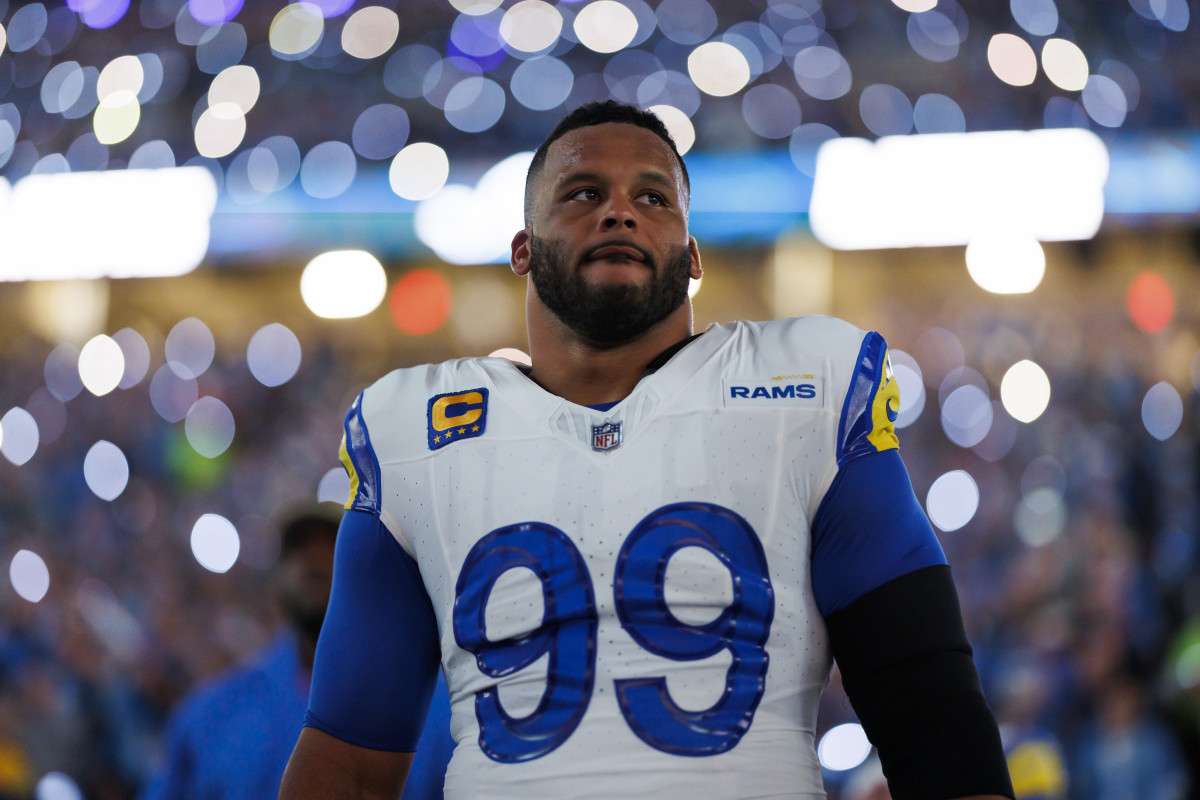 The #Rams might reach out to Aaron Donald for the playoffs, per GM Les Snead.

While it's doubtful, Donald would do it. That would be awesome to see.
