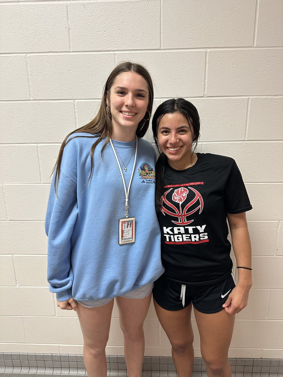 CONGRATS to @peytonnoto_ and @garza_sophia_ for being voted as PRESIDENT of the sophomore and junior class! We are super proud of you!!! ❤️😊🏀🙌🏻