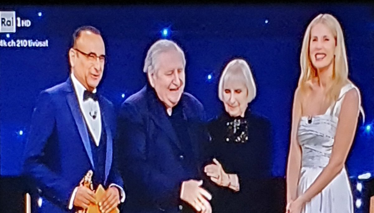 #DavidDiDonatello CarloConti: '...Se per un attimo la tua cecità se ne andasse, cosa vorresti vedere?...'
#vincenzomollica
'...MIA MOGLIE E MIA FIGLIA...'.
❤❤❤
👏🏻👏🏻👏🏻
❤❤❤