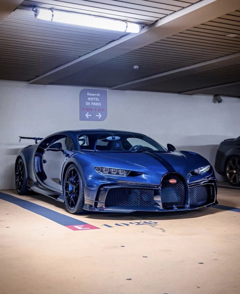 OnlyAutos1's tweet photo. Can't Go Wrong With Blue Carbon‼️Keeping It Simple With No Number On The Front Grille And The Center Line Option In Black Carbon🔥 It's Complemented With 'French Racing Blue' Accents All-Around💙 https://t.co/eyvSSsy6sb