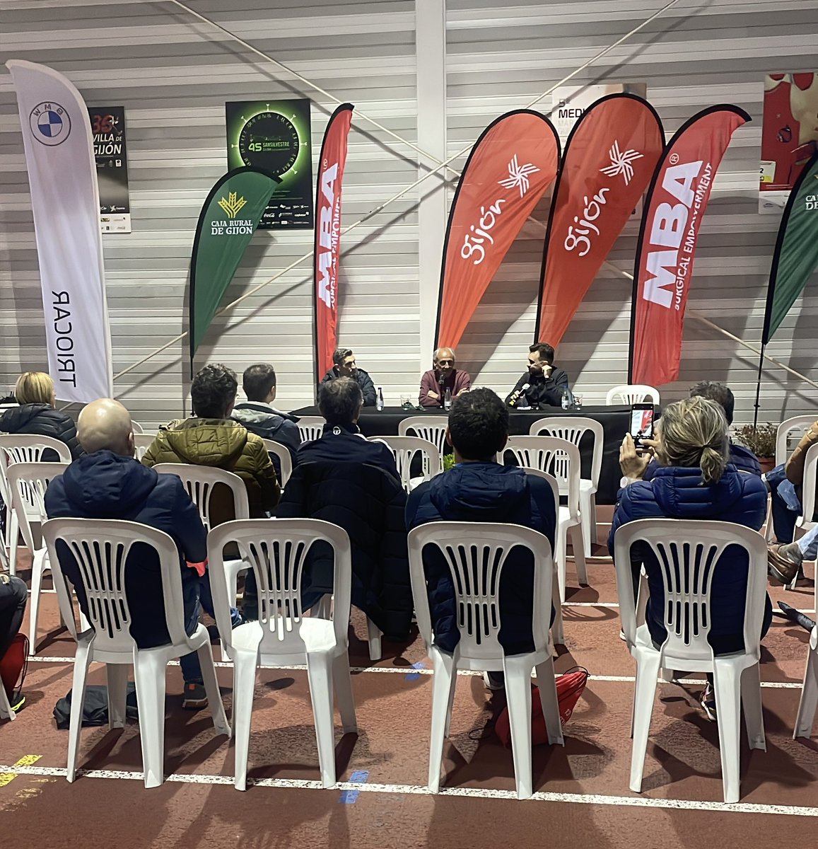 Esta tarde, con motivo de la organización de la #MBAMMGijón, tuvo lugar una charla con uno de los mejores atletas españoles de todos los tiempos, el soriano Fermín Cacho 🏅