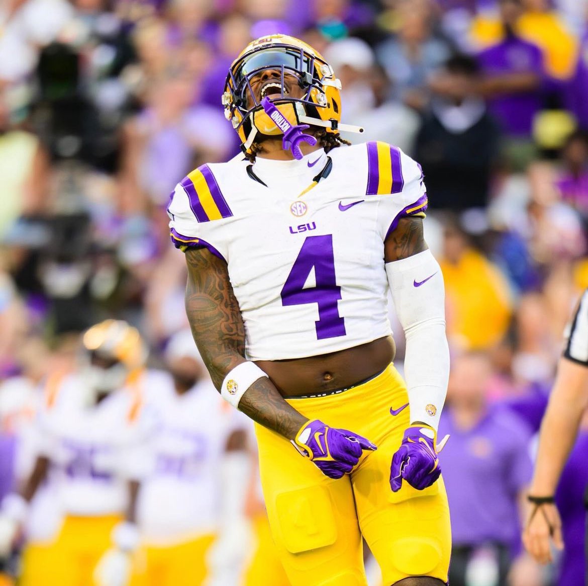 #agtg Blessed to receive an offer from LSU!! #geauxtigers🐯 @CoachCRaymond @CoachBrianKelly @CoachBlakeBaker @CoachBoDavisLSU @coach_peoples @WillClouden @kerrymcdowell @CoachTyBrooks