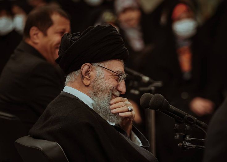 اگه توی آرامش زندگی میکنیم فقط بخاطر بودن 
در زیر سایه‌ی این #لاله_زهرا ست ...
مفتخر به سربازِ شما بودن‌م، آقا جان :)♡ 
#لبیک_یا_خامنه_ای