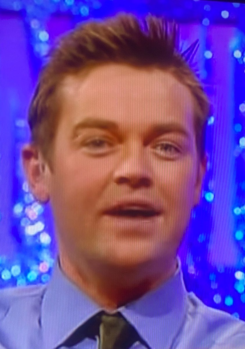 Uhm sorry ??? How come I’ve never realized how much Stephen Mulhern and Phillip Schofield are the absolute image of each other ???