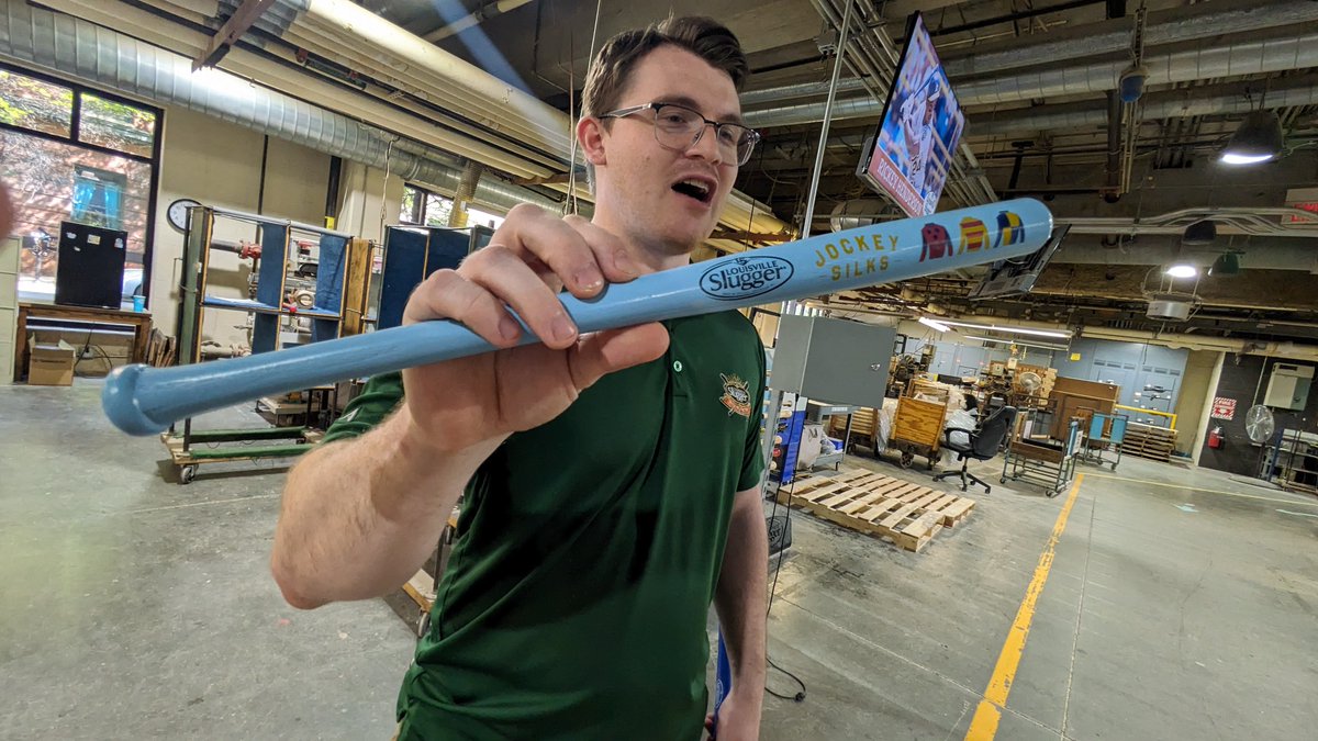 The Louisville @SluggerMuseum is selling limited edition souvenir bats to celebrate 150 years of the Kentucky Derby. 🏇

#Louisville #LouisvilleSlugger #KentuckyDerby #KentuckyDerby150