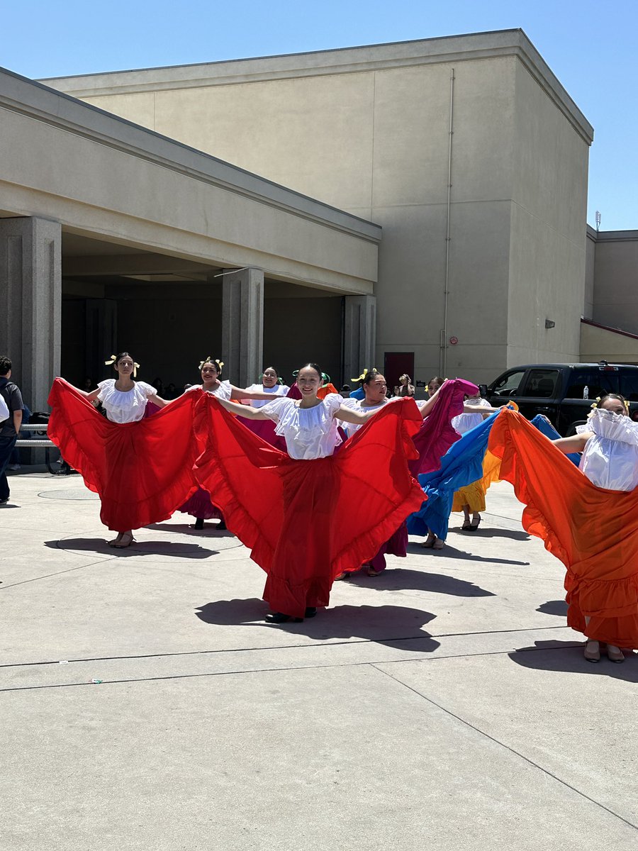 Awesome job to our Folklorico dancers! Amazing!! <a href="/HemetUnified/">Hemet Unified</a> @NereydaHemetUSD <a href="/gzavalam12/">Gerardo Zavala</a> <a href="/WVHSMustangs1/">WVHSMustangs</a>
