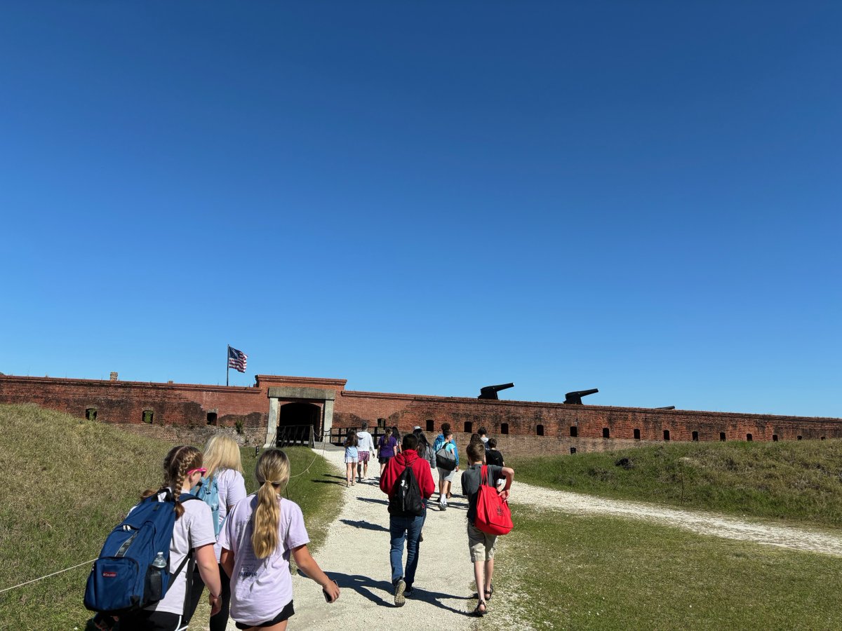 What a fantastic #DayTrip with Toombs County Middle School students in #FernandinaBeach, FL!

They experienced a captivating tour/searched for shark teeth at Fort Clinch State Park & a breathtaking Dolphin Tour with Amelia River Cruises🤩🤗

#kellytours #TravelSpecialists