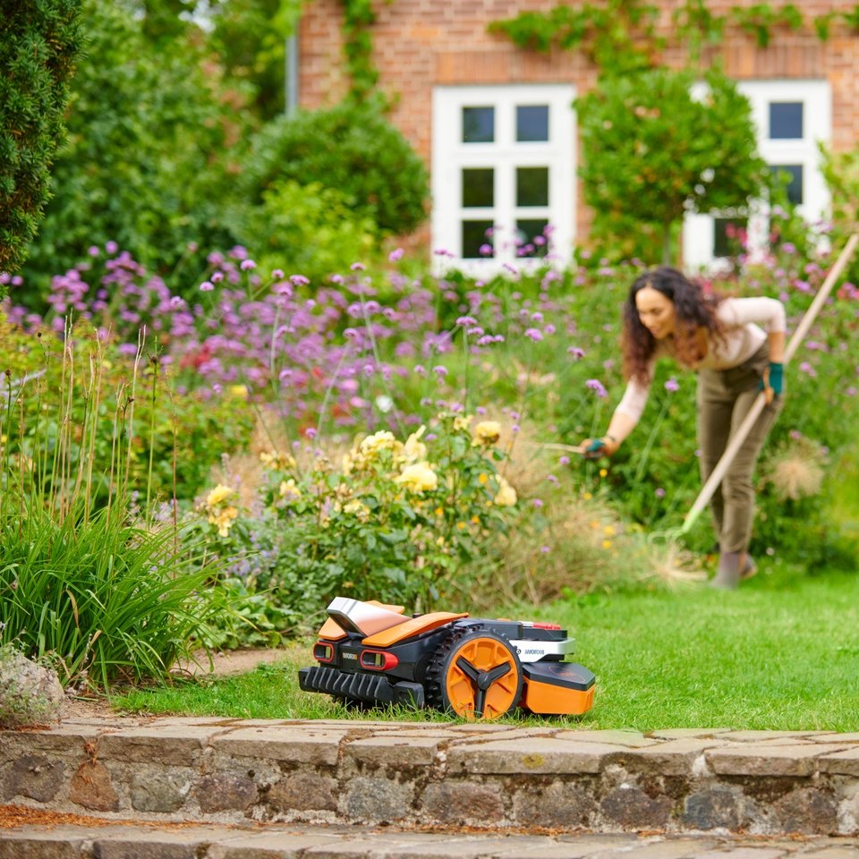 Multitasking at its finest 👌 No need to juggle multiple chores - the Landroid Vision mows the lawn completely autonomously so you can focus on the gardening (or just relaxing 😌). Learn more about the breakthrough technology: bit.ly/3JutRNl