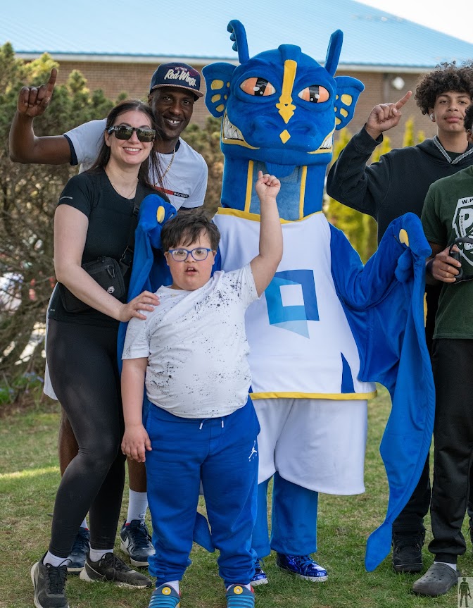 Can't get enough of this fun outdoor photo shoot with the kiddos at last weekend's baseball game! #Quinsig #makingmemories #mascot #smiles