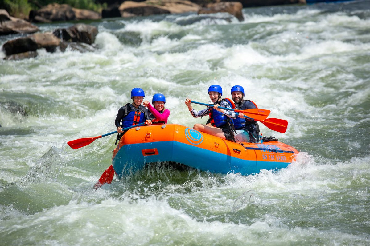 From kid-friendly trips to world-famous rapids, there are rafting adventures for all ages and skill levels in the New River Gorge. 🌊 

Book your trip now: bit.ly/3Qs7njJ