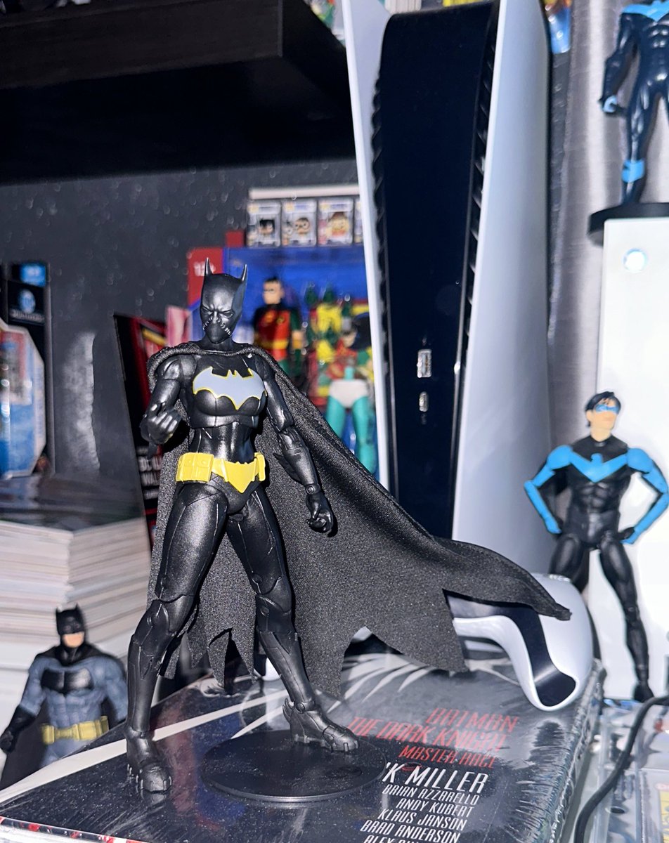 Guys this Cass figure is so amazing like omg 😭😭
#Batgirl