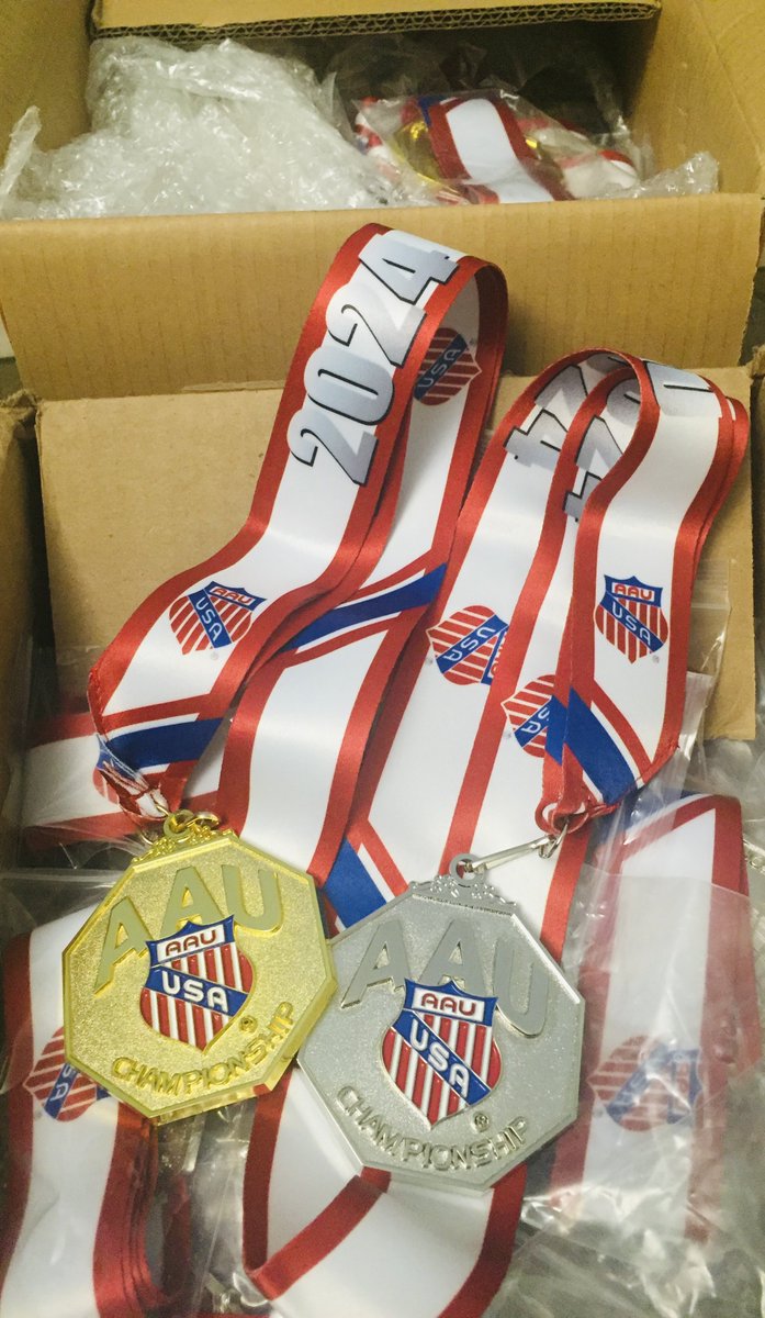 The AAU Medals arrived in the nick of time today, Coach Bellinger is picking up the trophies in Fort Lauderdale, now we are almost set for the weekend.

#FloridaBasketballBulletin