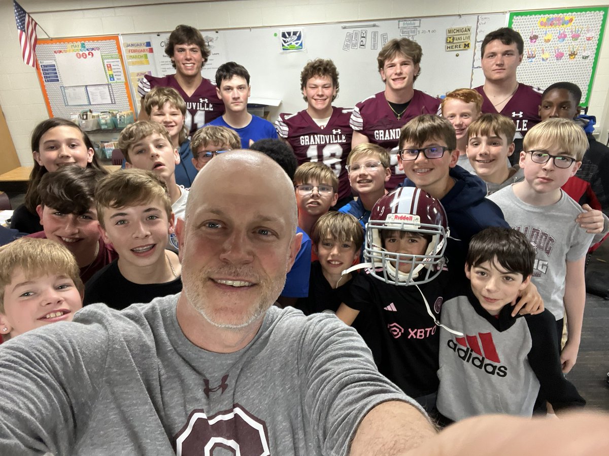 Great way to end the week visiting with some 6th grade DAWGS at South this afternoon! #LetsGoDawgs