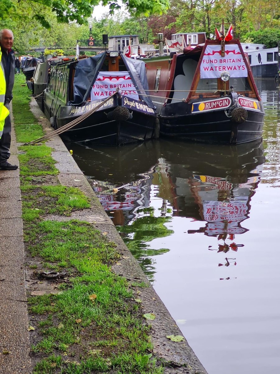 Our congratulations to narrowboats Rum’a’Gin and Purple Emperor! They’ve covered 396 miles and 321 locks from Yorkshire to Little Venice, in perfect time for @canalcavalcade. On Wed 8 May they will take part in the #FundBritainsWaterways campaign cruise to #Westminster